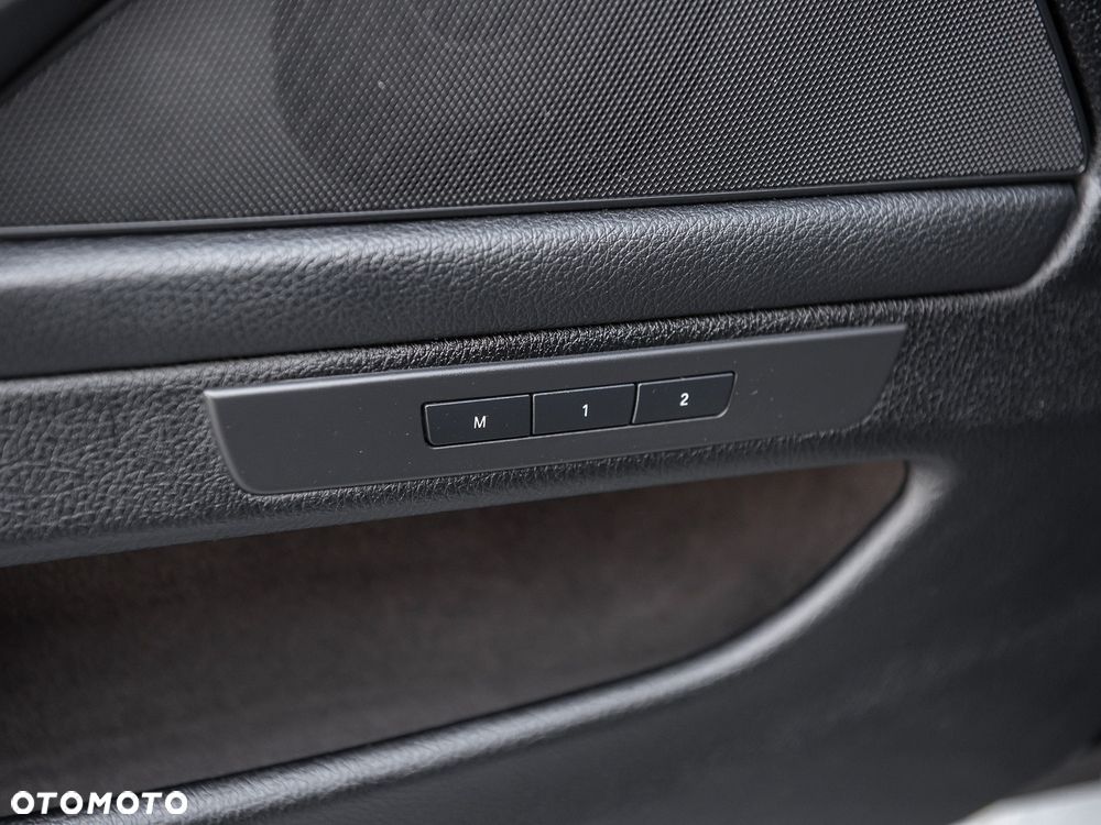 BMW Seria 5 528i xDrive Sport-Aut Luxury Line - 15