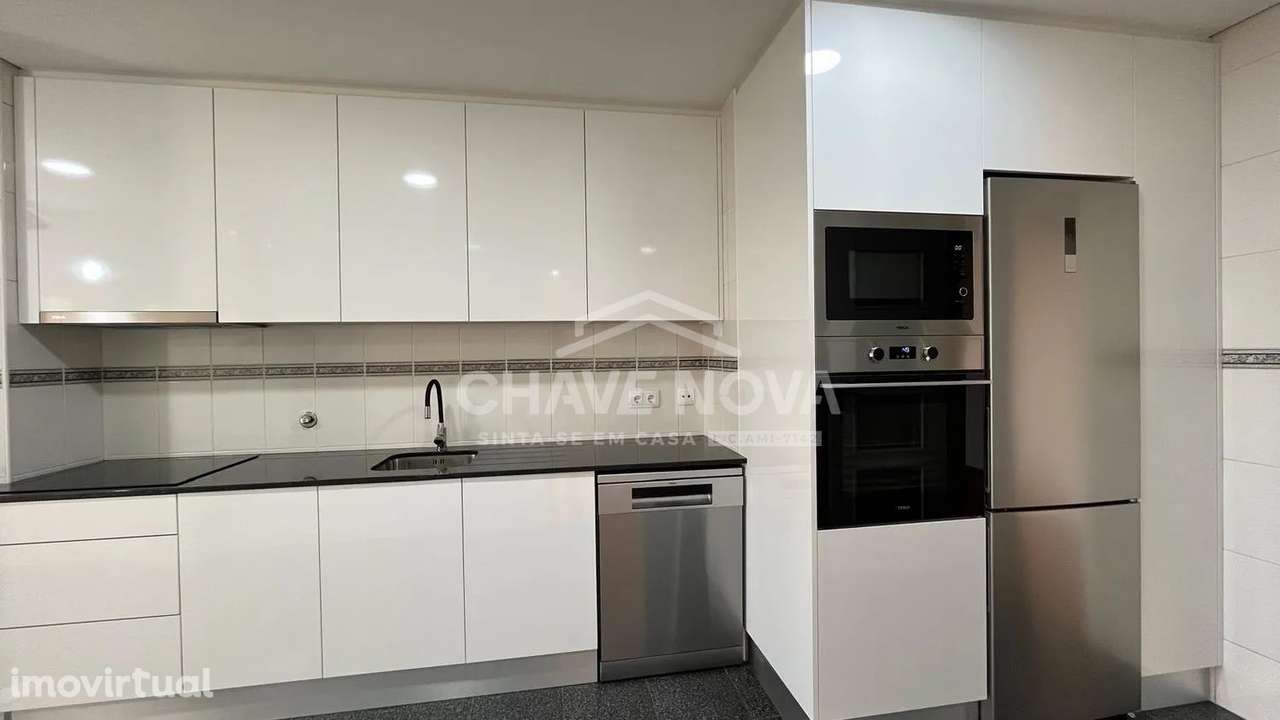 T2+1 Renovado na Madalena Com varanda, Box e Vista Mar - Grande imagem: 2/26