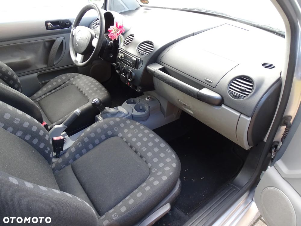 Volkswagen New Beetle 1.6 - 11