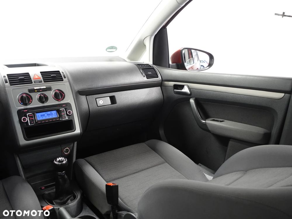 Volkswagen Touran - 29