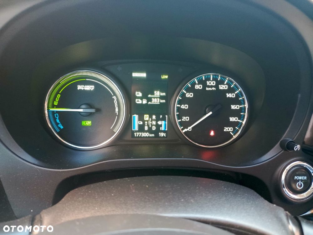 Mitsubishi Outlander Instyle NAVI + - 19