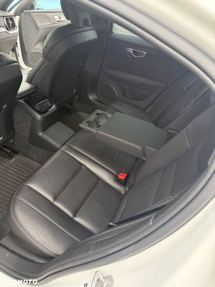 Volvo S60 T8 Recharge AWD Plus Dark - 6