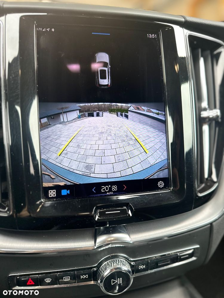 Volvo XC 60 B4 D Geartronic Momentum Pro - 24
