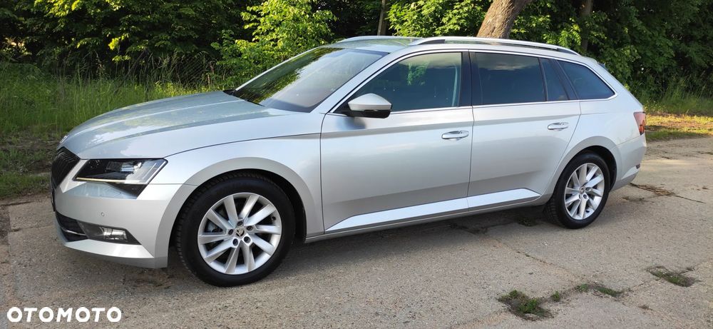 Skoda Superb 2.0 TDI DSG Ambition - 33