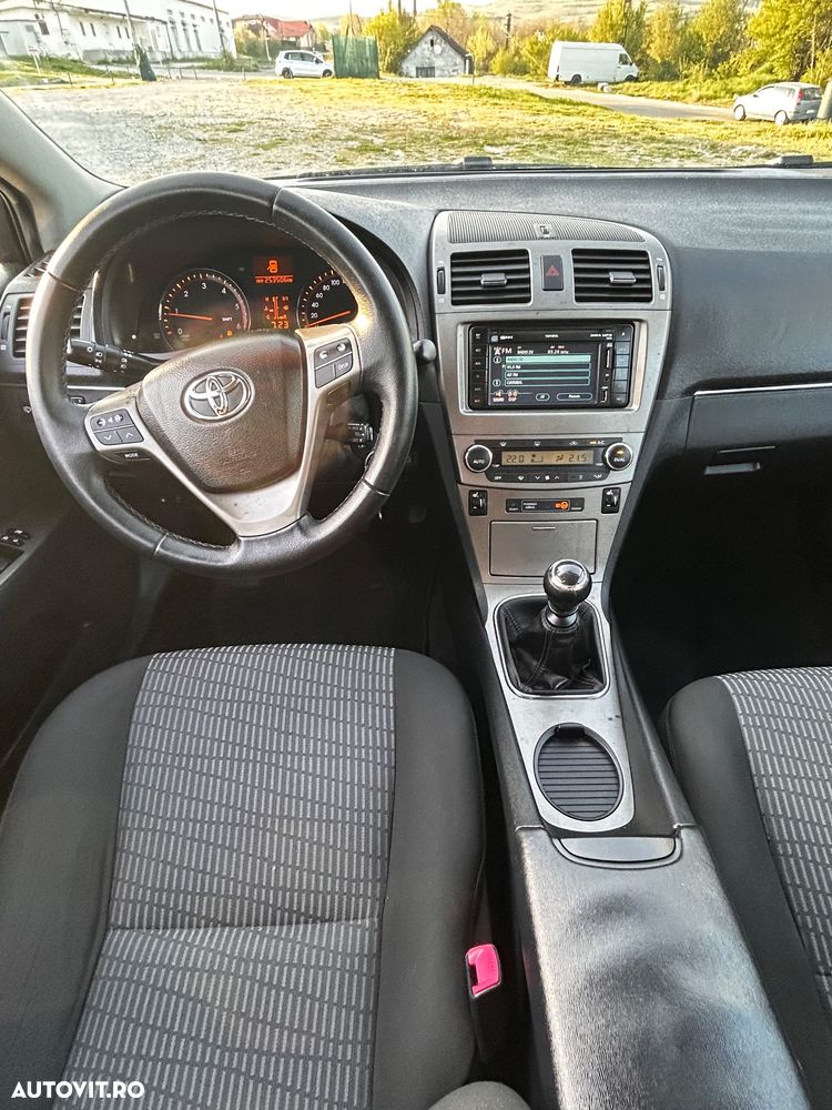 Toyota Avensis 2.0 D-4D Executive - 5