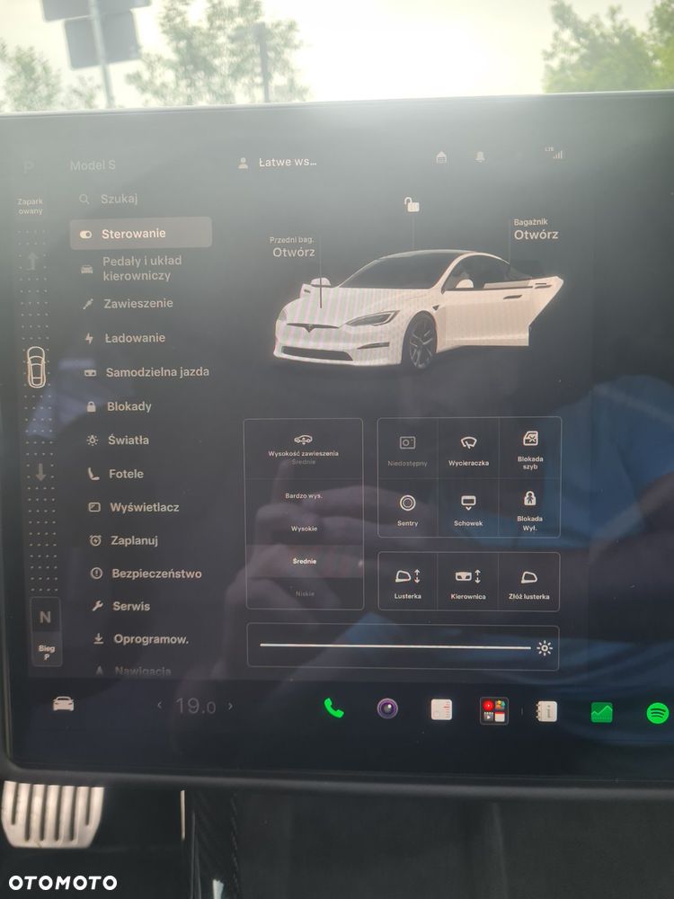 Tesla Model S - 4