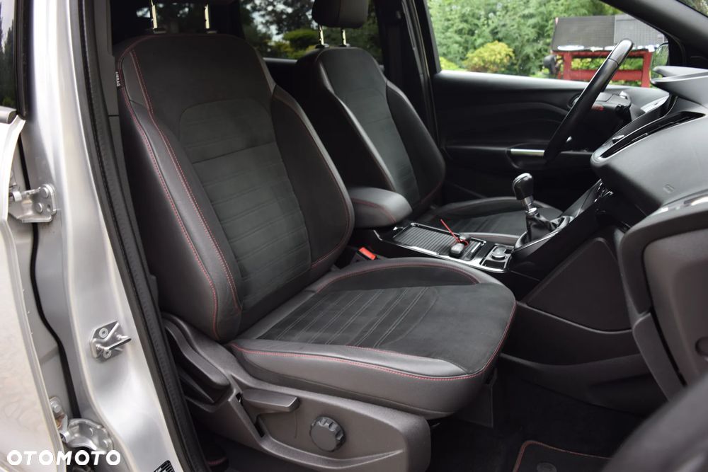 Ford Kuga 1.5 EcoBoost 2x4 ST-Line - 13