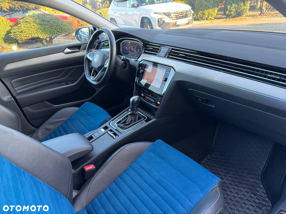 Volkswagen Passat Variant 2.0 TDI EVO Elegance DSG - 13