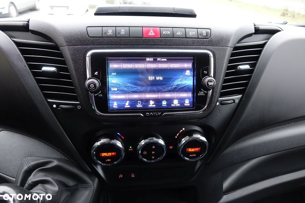 Iveco DAILY 35S18 / FURGON / BLASZAK / L4H2 / 3.0 / 180 KM / NAVI / KAMERA / - 22