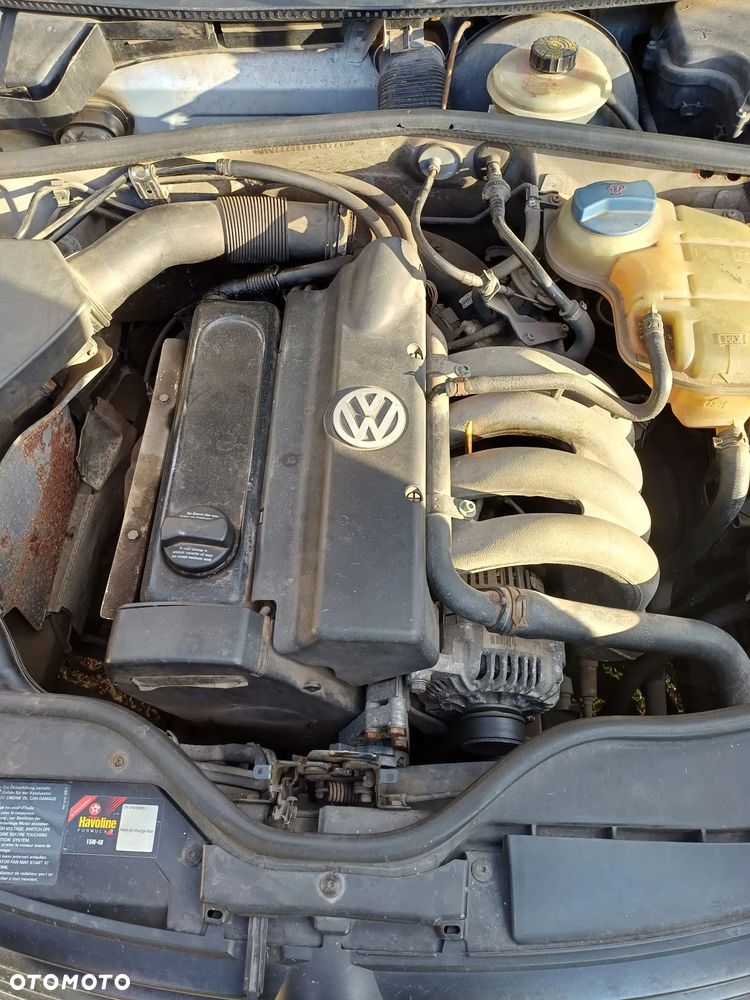 Volkswagen Passat 1.6 CL - 7