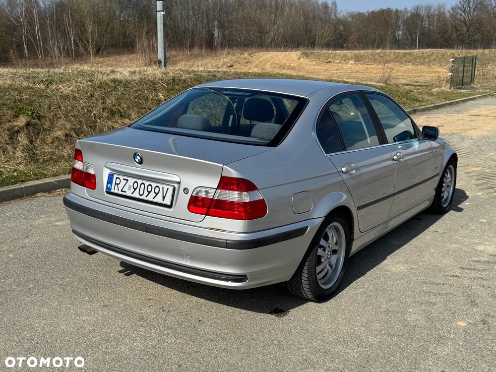 BMW Seria 3 323i - 7
