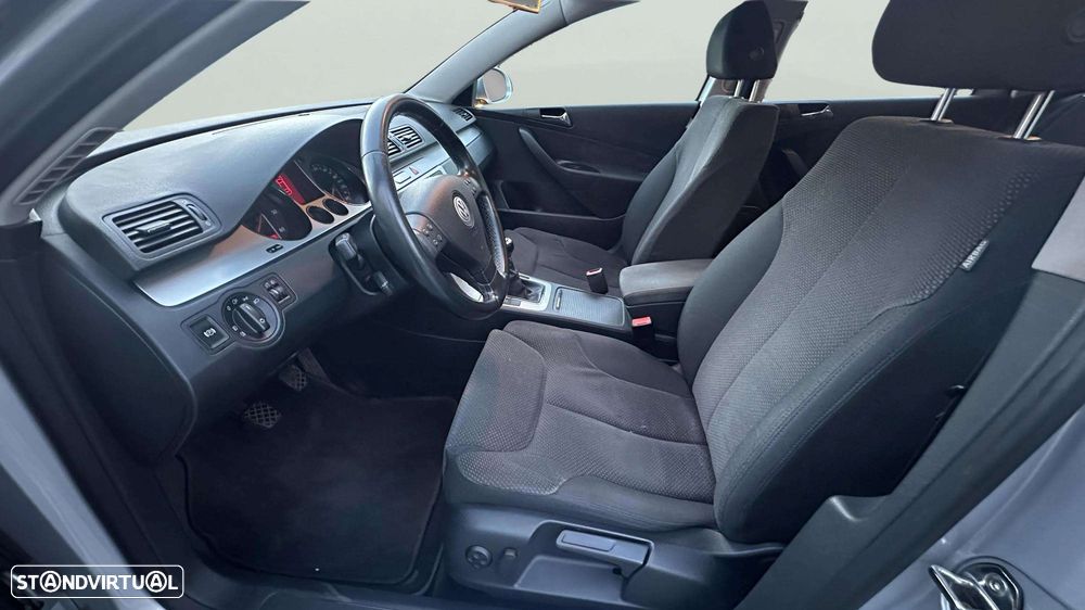 VW Passat Variant 2.0 TDi Confortline - 9