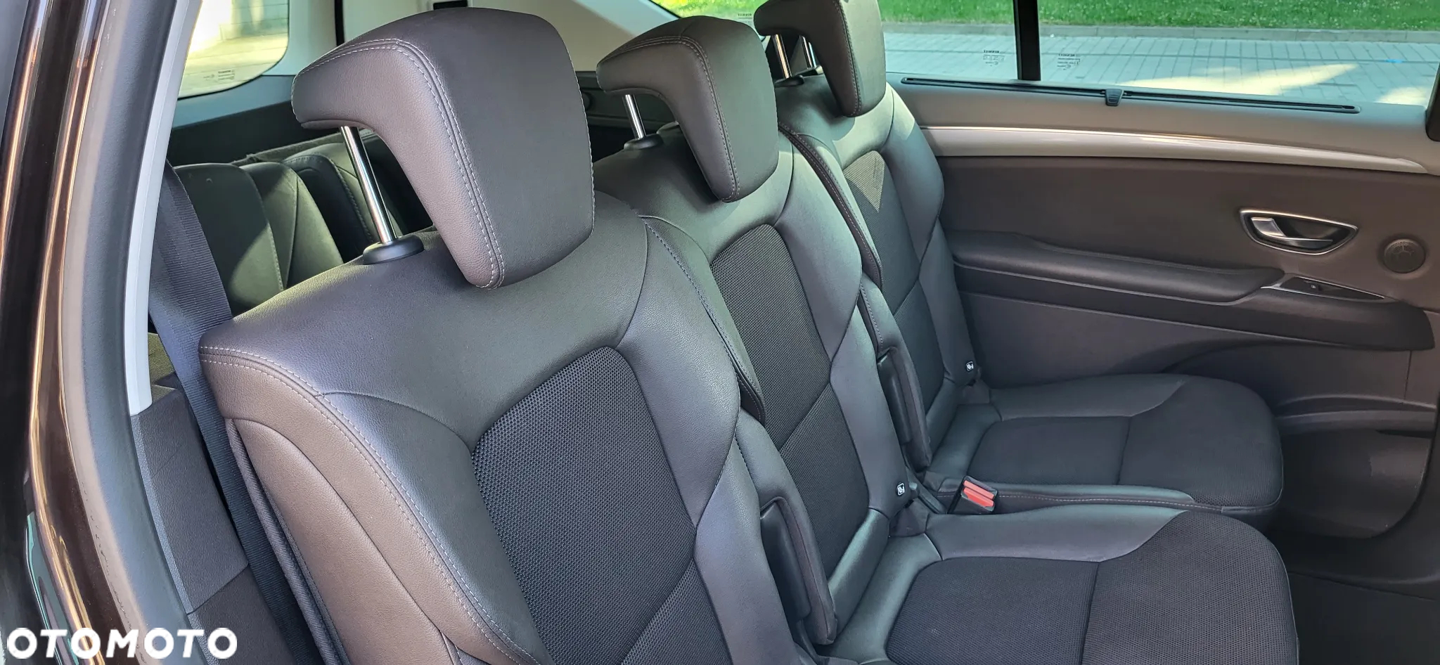 Renault Espace 1.6 dCi Energy Initiale Paris EDC 7os - 33