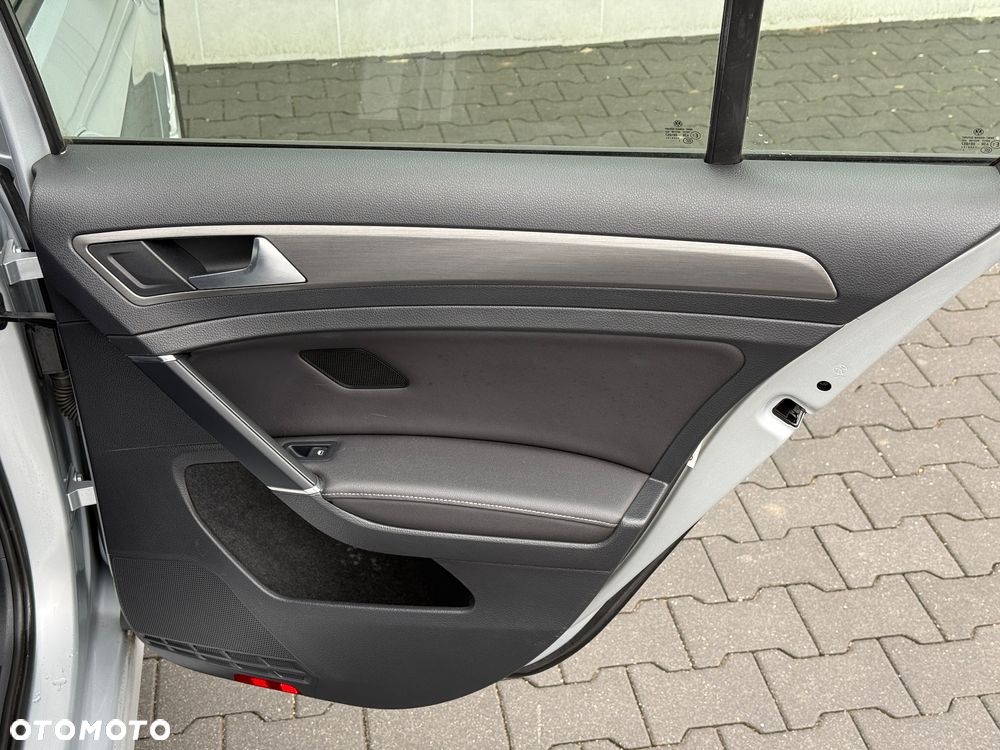 Volkswagen Golf - 25