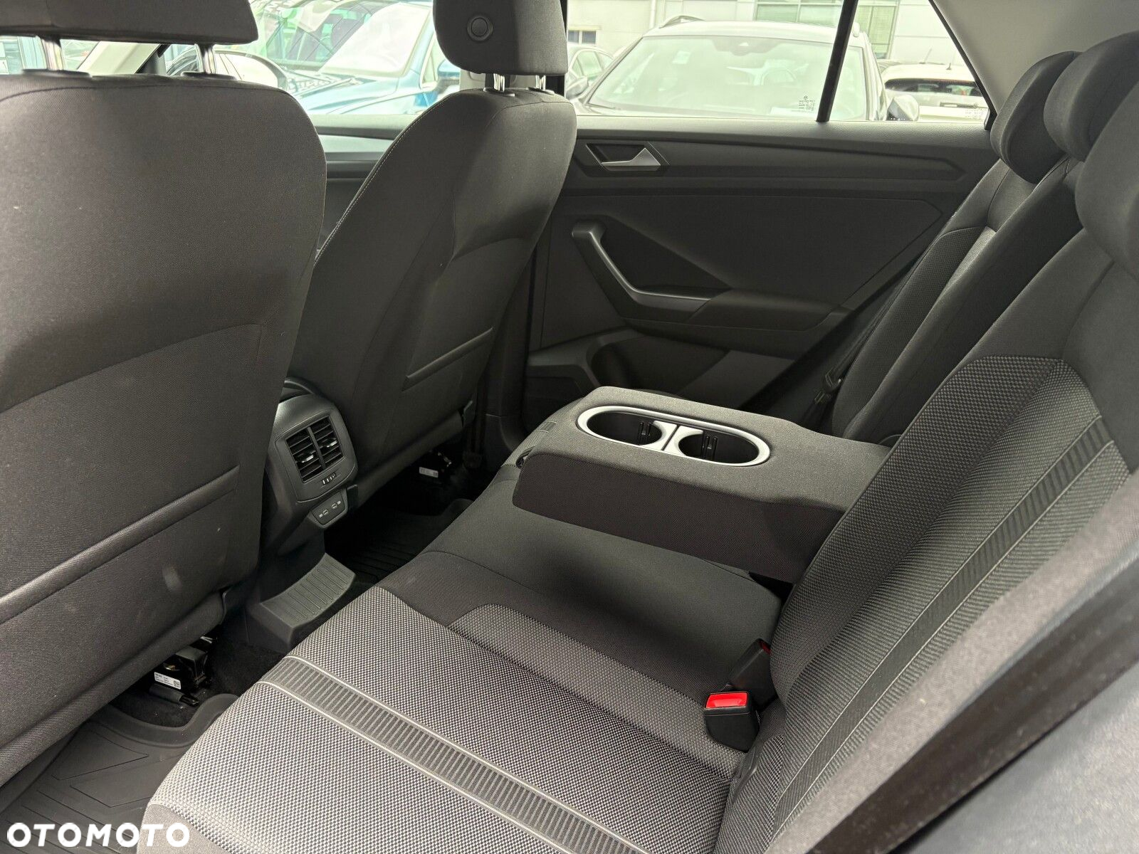 Volkswagen T-Roc - 14