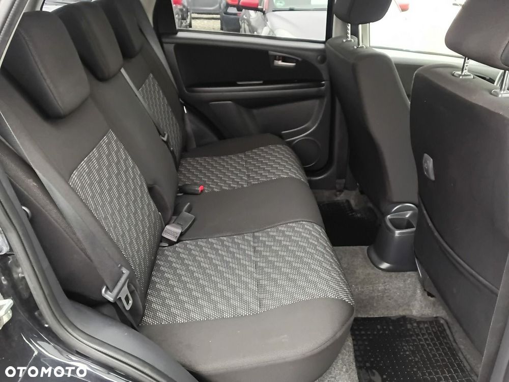 Suzuki SX4 - 10