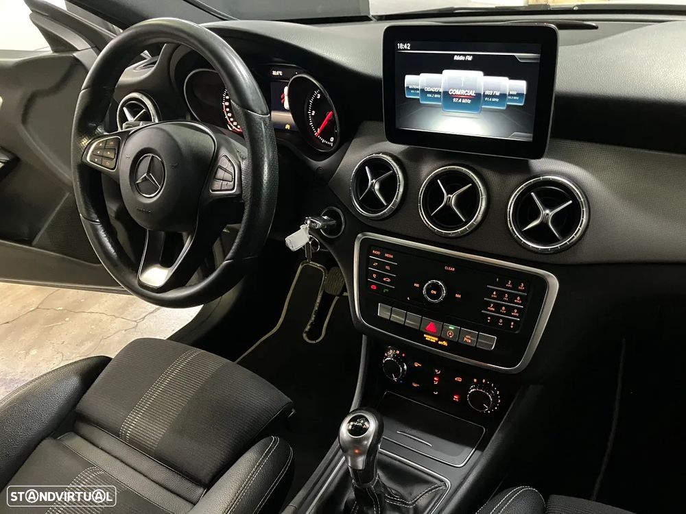 Mercedes-Benz CLA 180 d Shooting Brake - 16