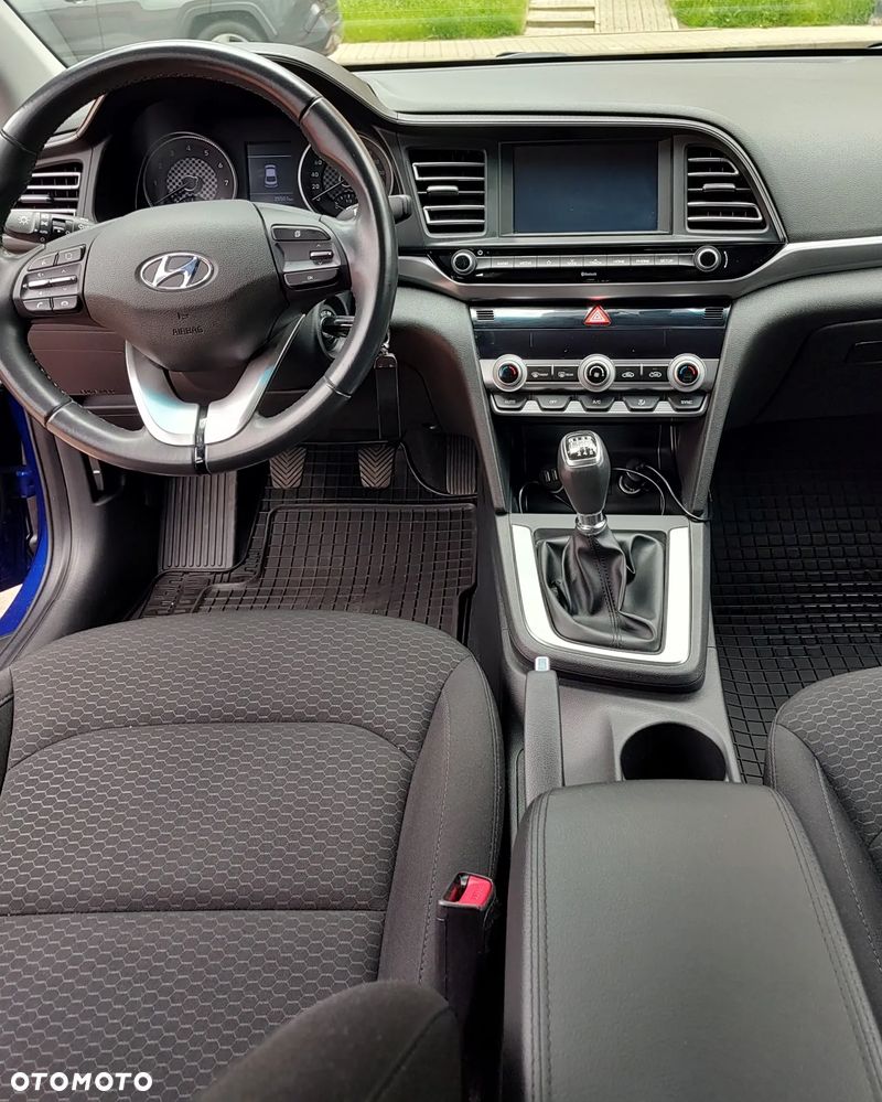 Hyundai Elantra 1.6 Comfort - 6