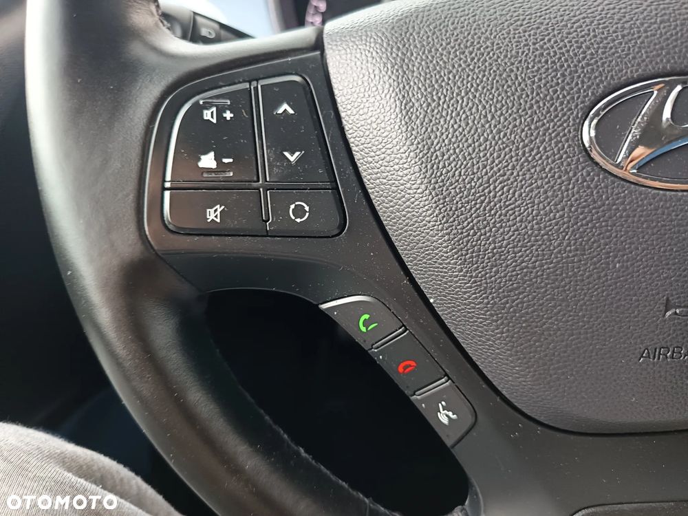 Hyundai i10 1.2 Fifa World Cup Edition - 18