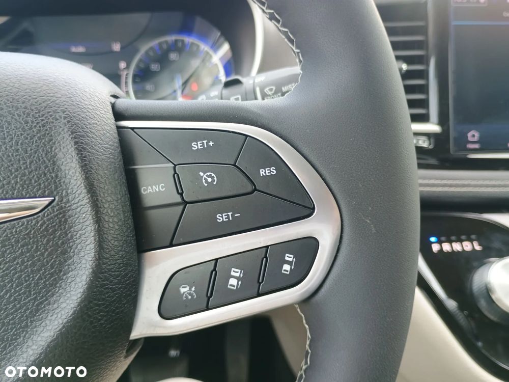 Chrysler Pacifica - 26