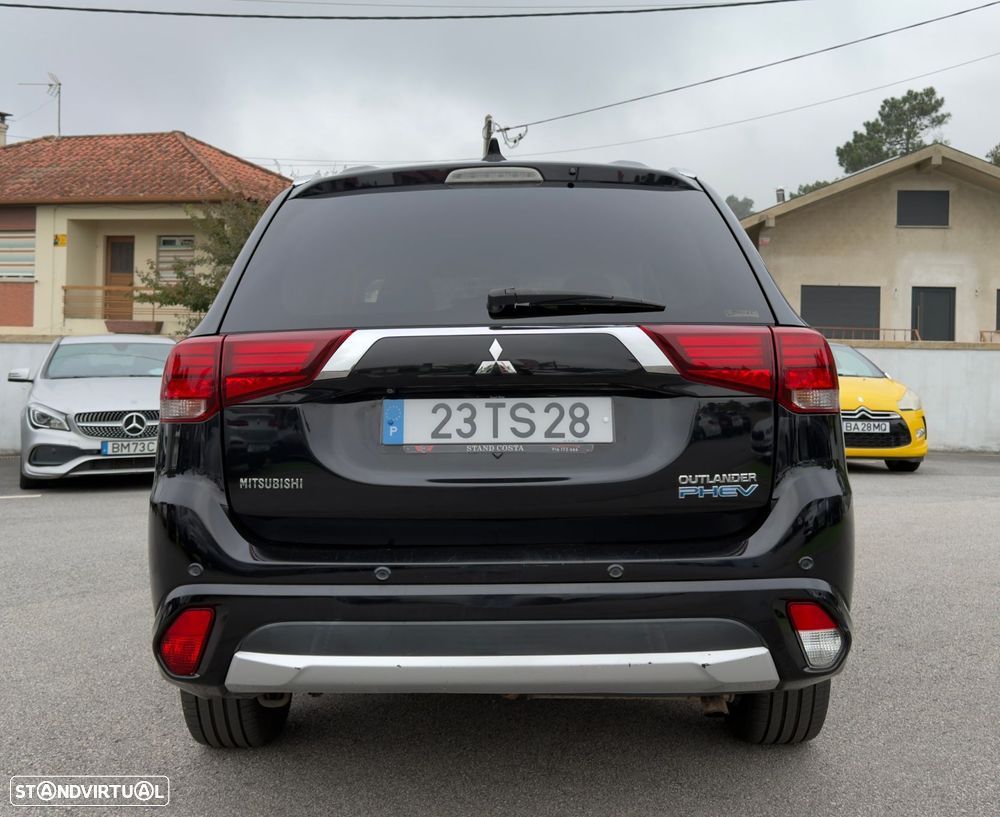 Mitsubishi Outlander 2.0 Instyle Navi - 12