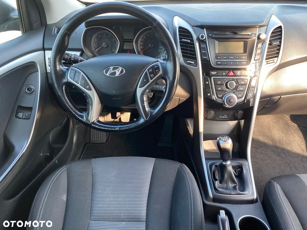 Hyundai i30 blue Kombi 1.6 GDi Style - 13