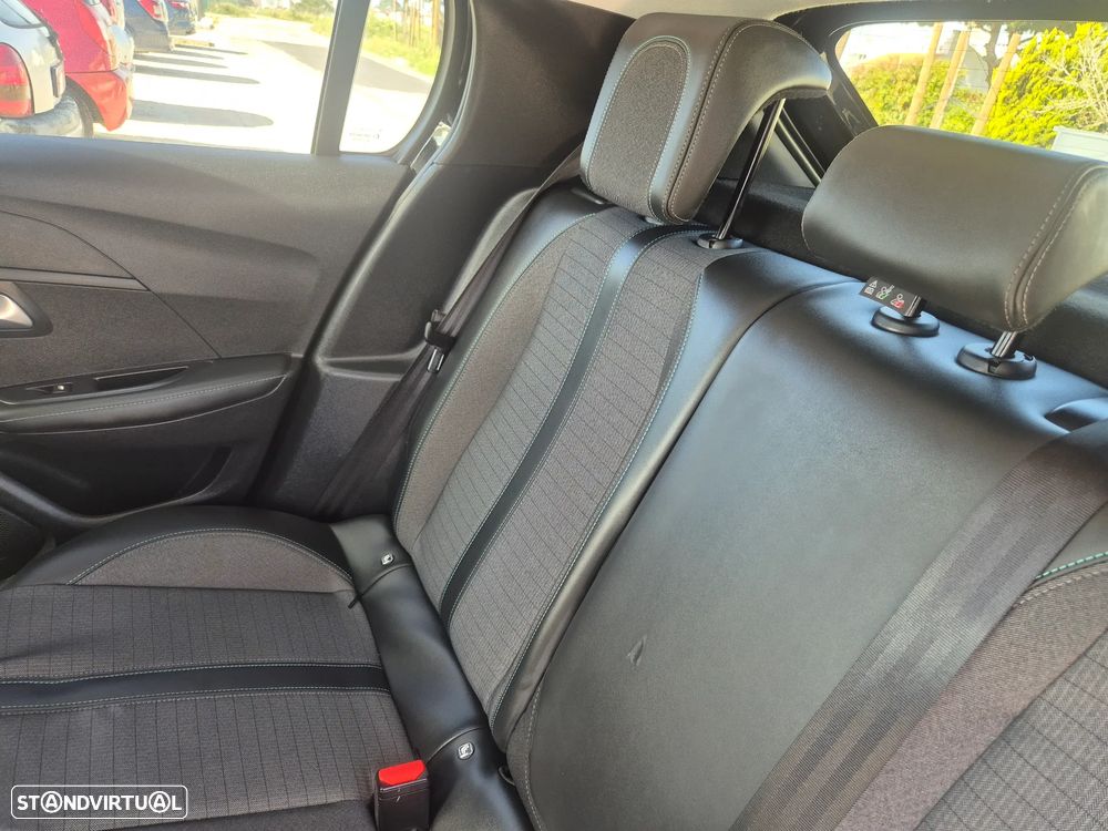 Peugeot e-208 Allure Pack - 10