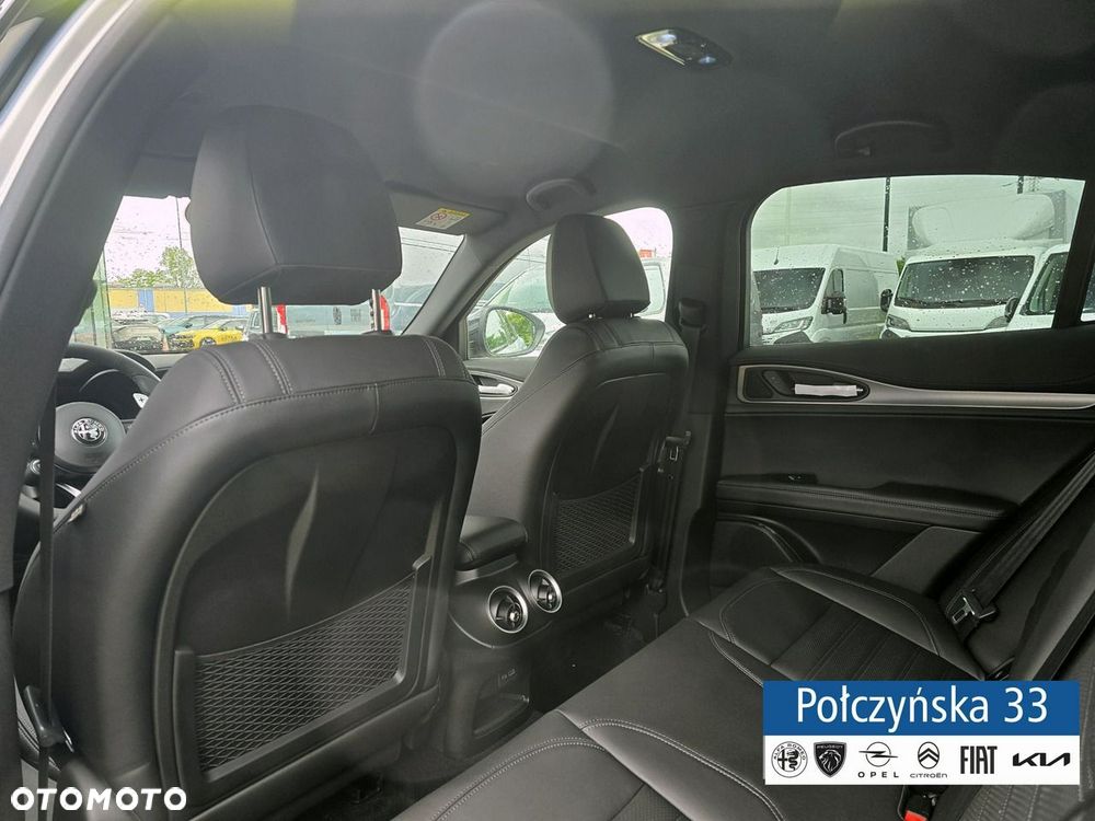 Alfa Romeo Stelvio - 17