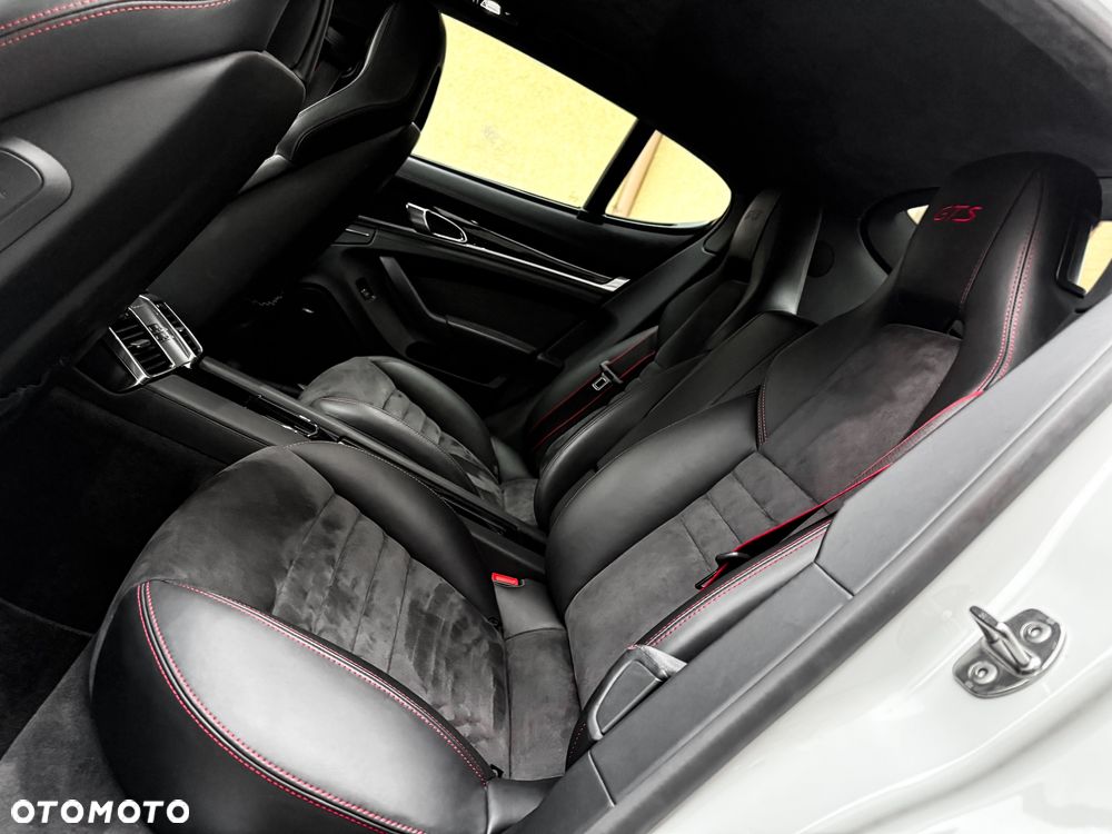 Porsche Panamera GTS PDK - 27