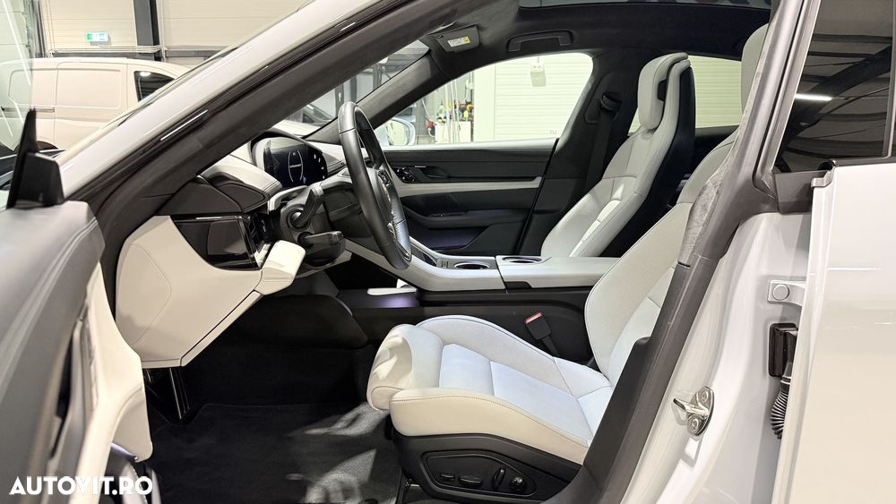 Porsche Taycan - 8