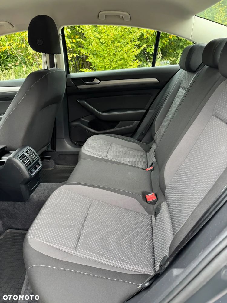 Volkswagen Passat - 8