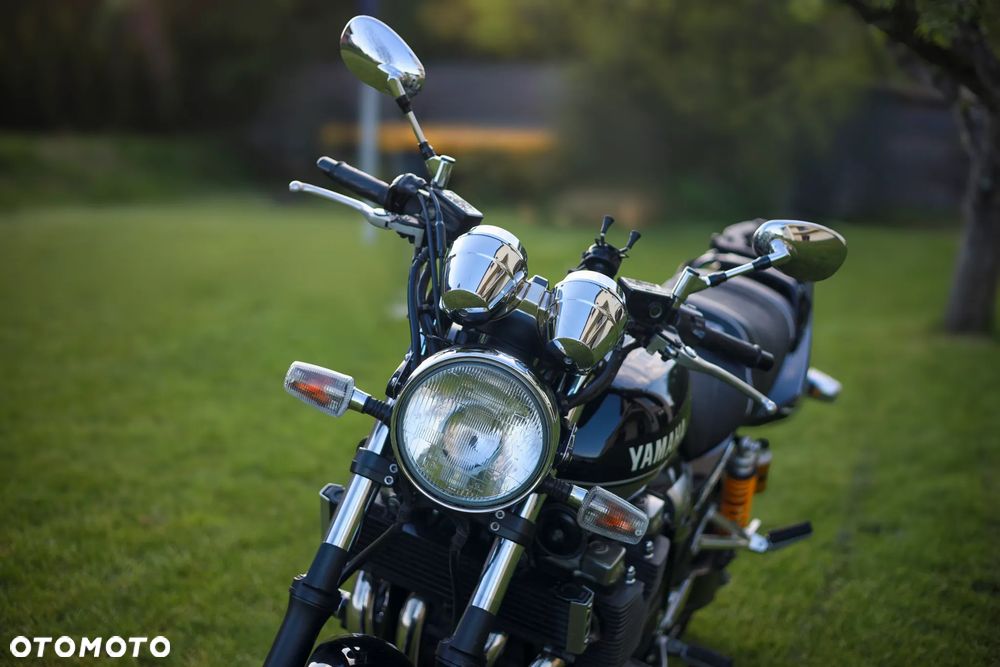 Yamaha XJR - 9