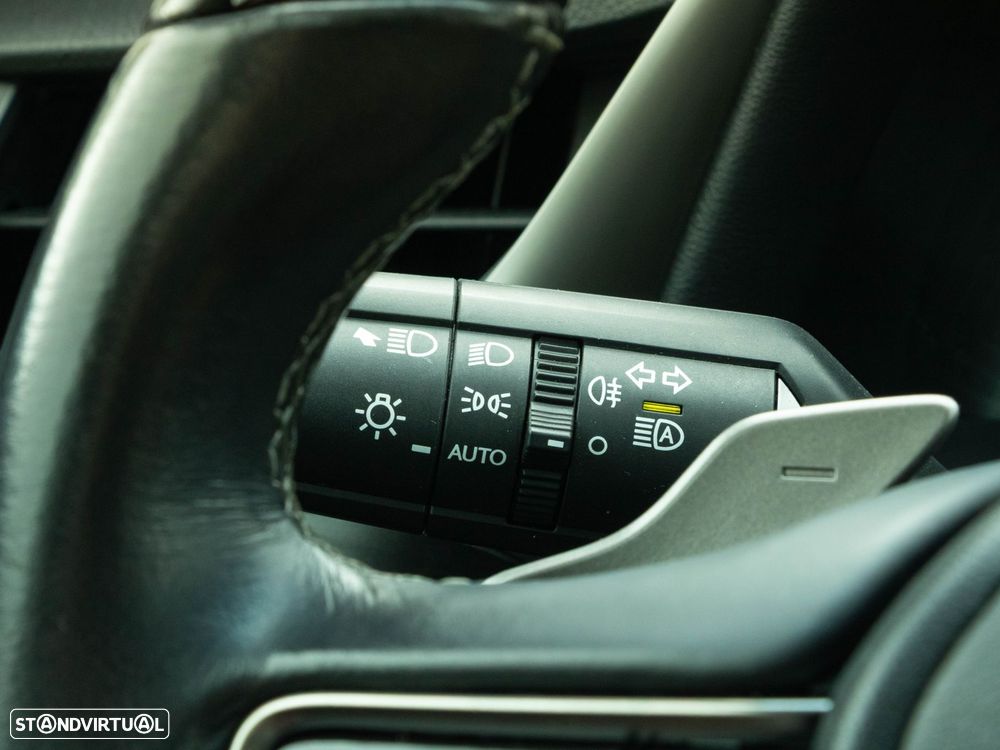 Lexus ES 300h Executive+ - 27