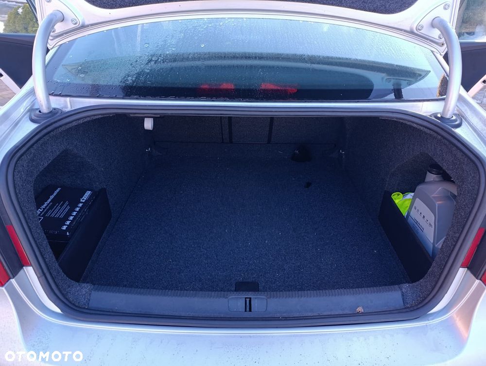 Volkswagen Passat - 5