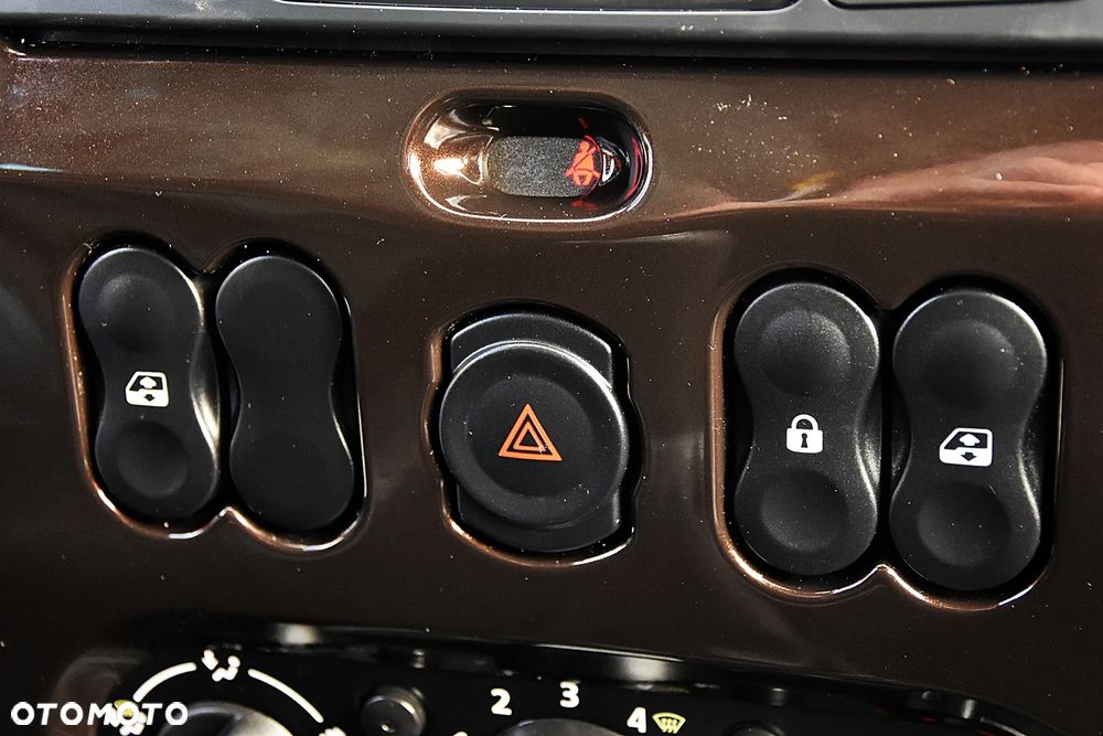 Dacia Duster 1.6 SCe Laureate S&S - 20