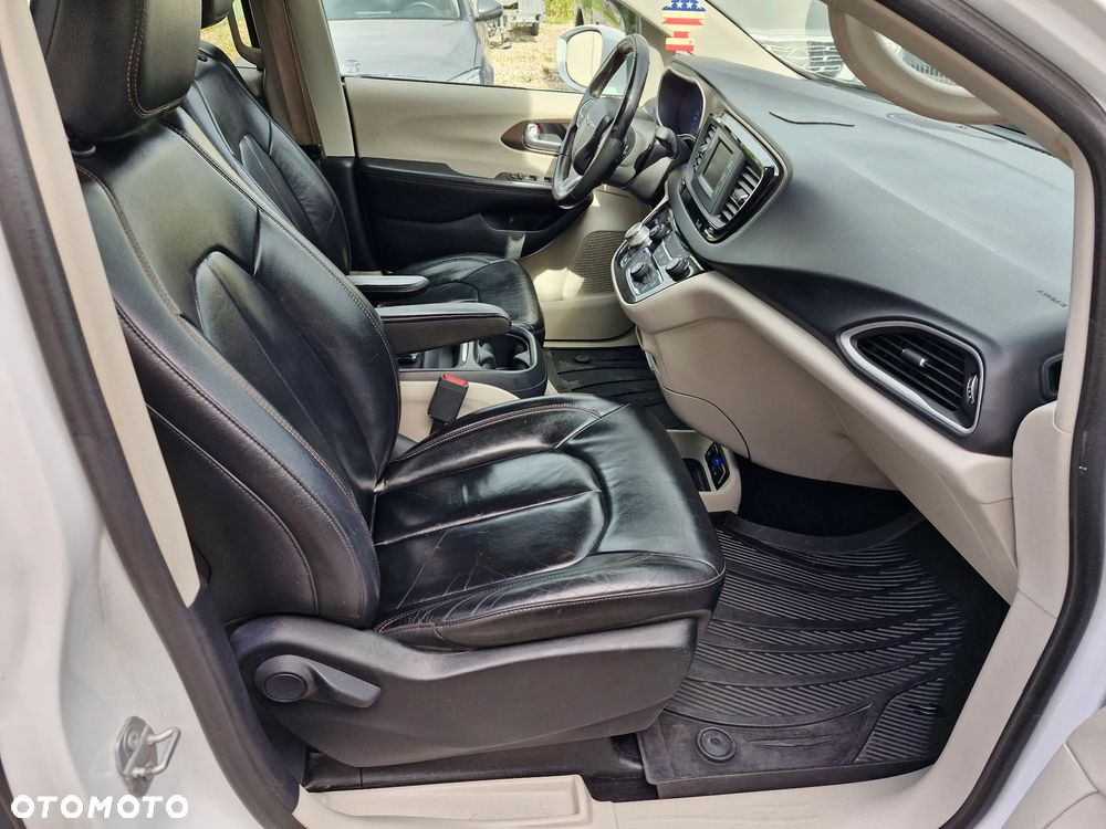Chrysler Pacifica - 13