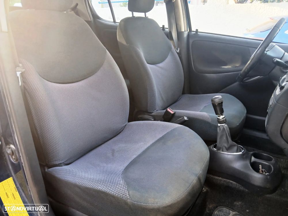 Toyota Yaris 1.0 Sol AC - 6