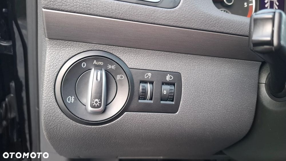 Volkswagen Touran - 28