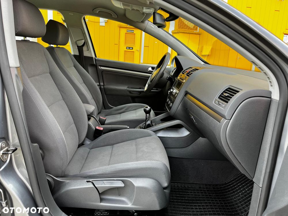 Volkswagen Golf - 6