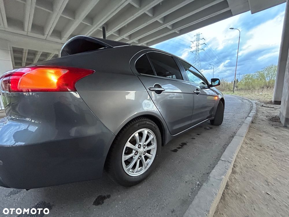 Mitsubishi Lancer 1.6 Inform - 9