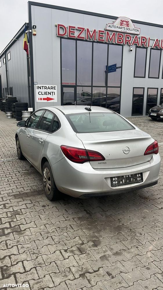 Usa stanga spate/Usa dreapta spate pentru Opel Astra J sedan din 2018 - 1