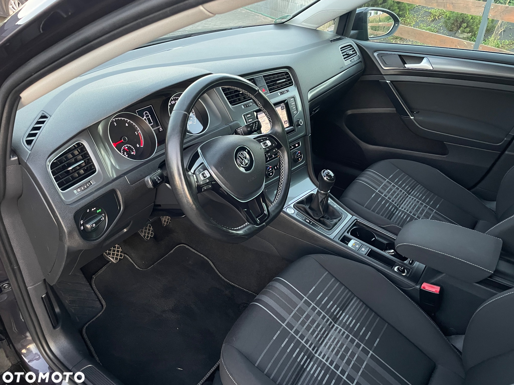 Volkswagen Golf 2.0 TDI BlueMotion Technology Lounge - 27