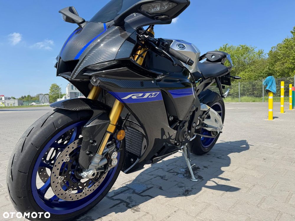 Yamaha R1 - 6