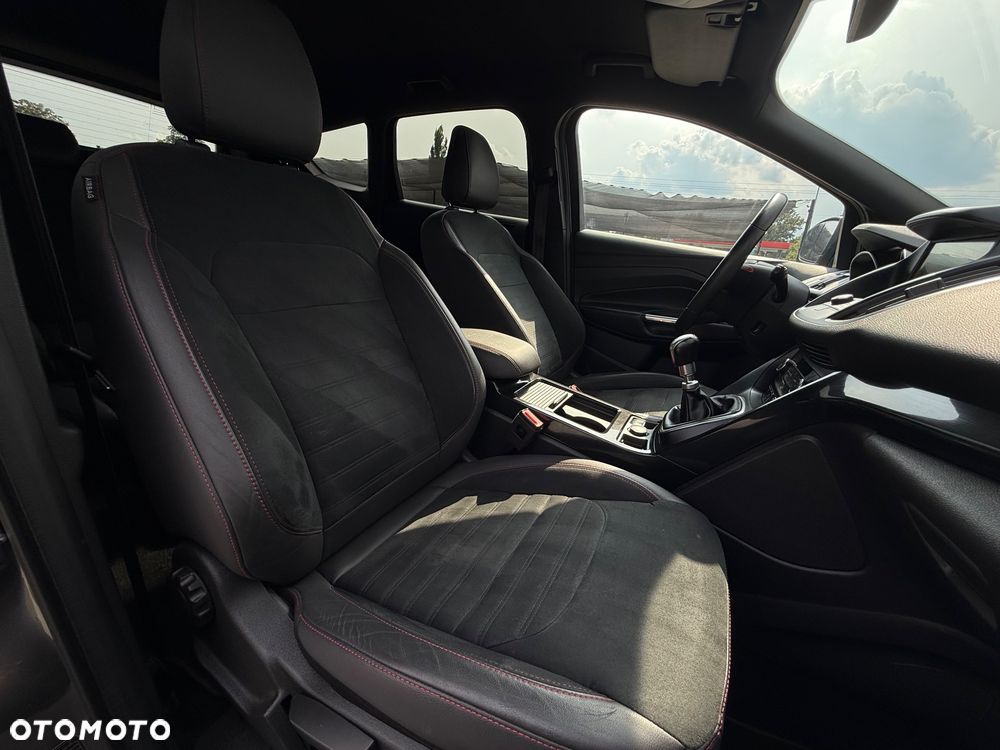 Ford Kuga 1.5 EcoBoost 2x4 ST-Line - 29