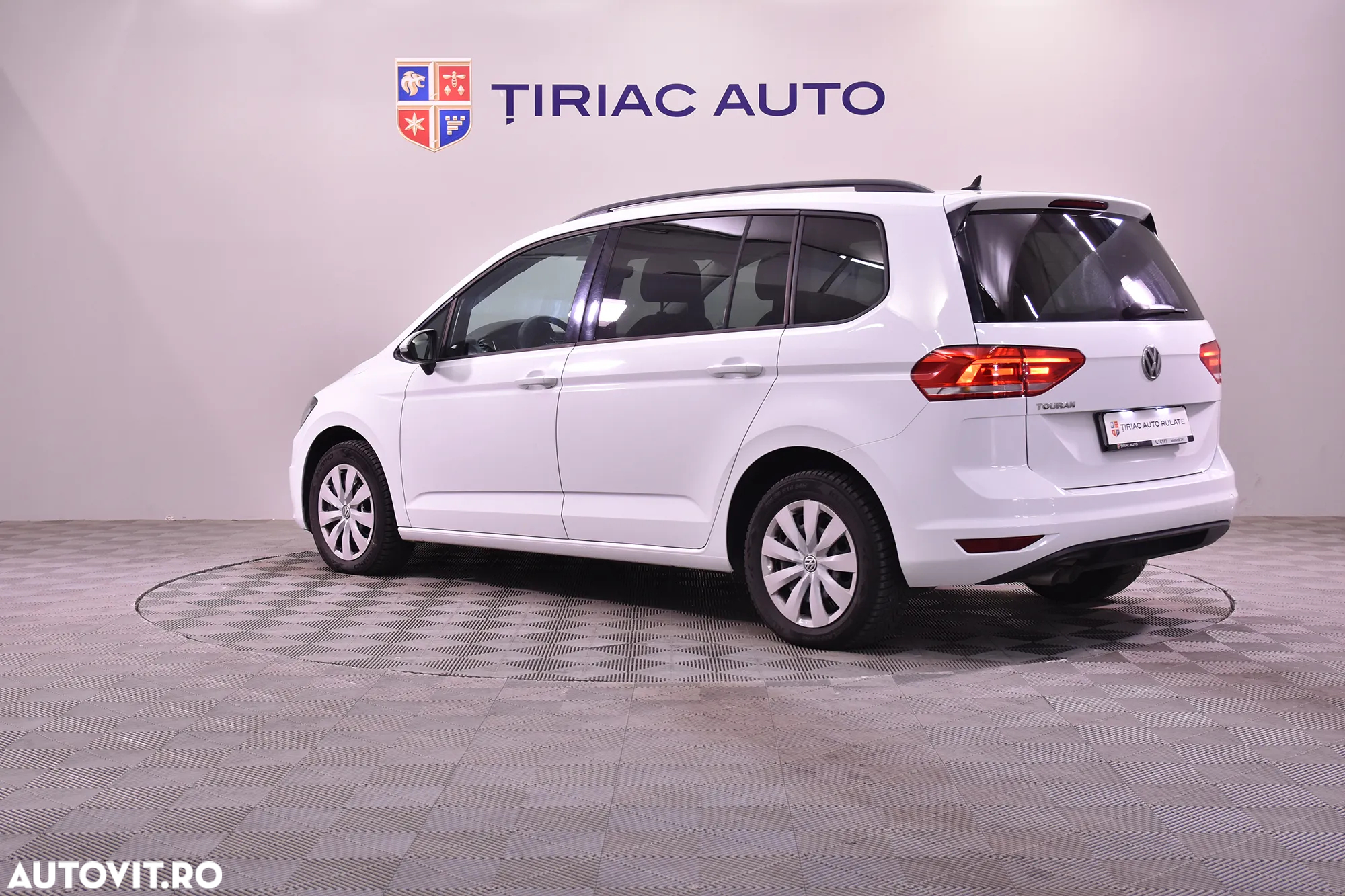Volkswagen Touran - 3
