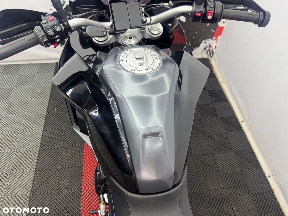 BMW XR - 25