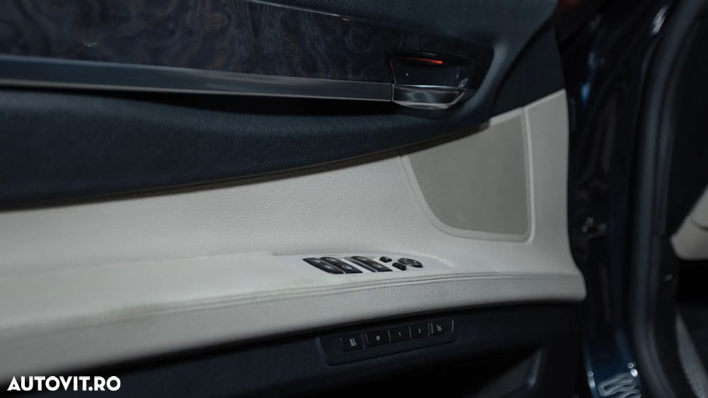 BMW Seria 7 750i xDrive - 15