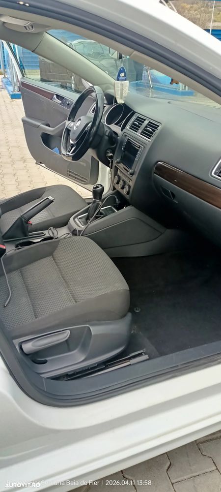 Volkswagen Jetta 2.0 TDI Comfortline - 9