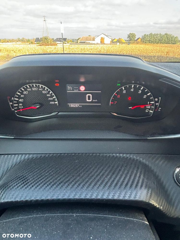 Peugeot 208 - 9