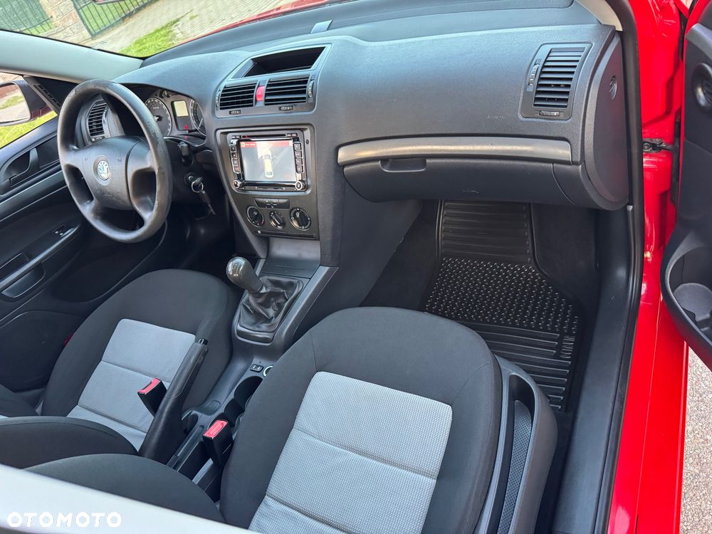 Skoda Octavia 1.6 Combi Ambiente - 33